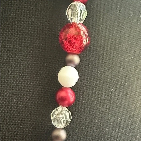 Bucks Red and White Beaded Necklace - Picture 8 of 9